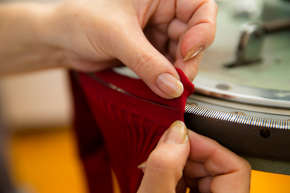 つま先部分の縫い合わせ。