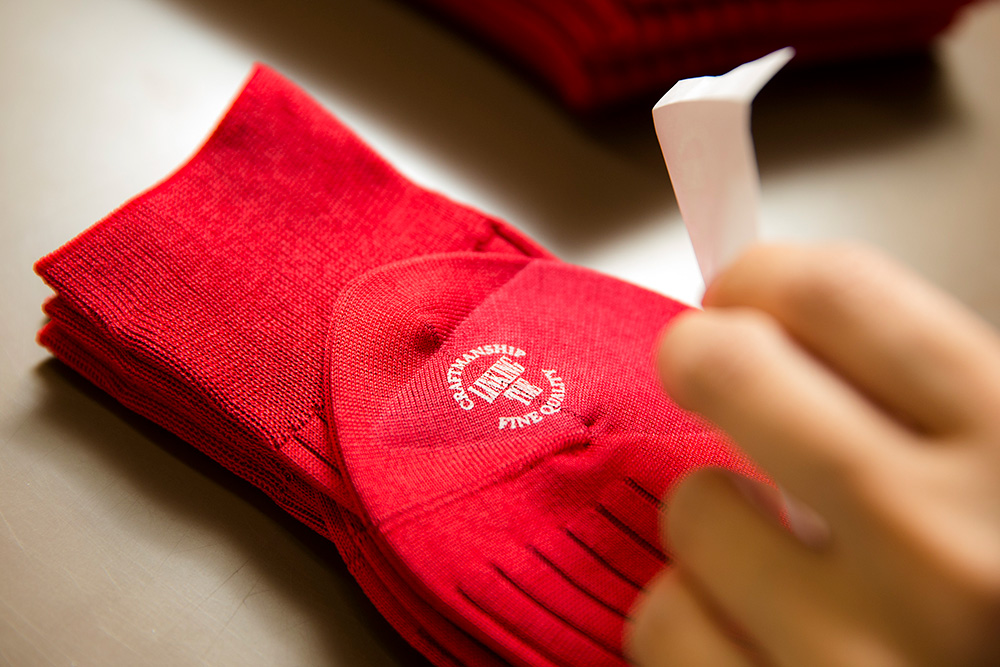 金型で整え最終工程へ。